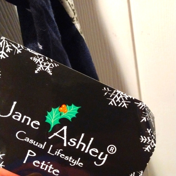 Jane Ashley petite Christmas Sweatshirt - Picture 4 of 5